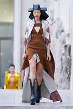 リック・オウエンス 2020年春夏ウィメンズコレクション - モダンな鎧を纏った戦士｜写真26