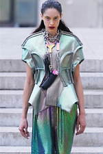 リック・オウエンス 2020年春夏ウィメンズコレクション - モダンな鎧を纏った戦士｜写真35