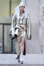 リック・オウエンス 2020年春夏ウィメンズコレクション - モダンな鎧を纏った戦士｜写真36