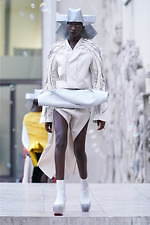 リック・オウエンス 2020年春夏ウィメンズコレクション - モダンな鎧を纏った戦士｜写真37