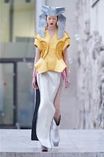 リック・オウエンス 2020年春夏ウィメンズコレクション - モダンな鎧を纏った戦士｜写真50