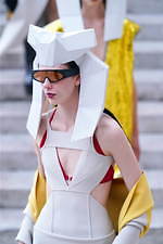 リック・オウエンス 2020年春夏ウィメンズコレクション - モダンな鎧を纏った戦士｜写真16