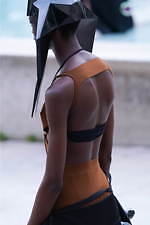 リック・オウエンス 2020年春夏ウィメンズコレクション - モダンな鎧を纏った戦士｜写真24