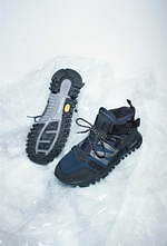 スノーピーク×東京デザインスタジオ ニューバランス、高機能ダウンジャケットやスニーカー｜写真2