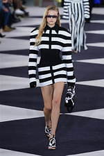 バルマン 2020年春夏ウィメンズコレクション - 力強いグラフィックがエネルギーを生む｜写真37