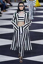 バルマン 2020年春夏ウィメンズコレクション - 力強いグラフィックがエネルギーを生む｜写真48