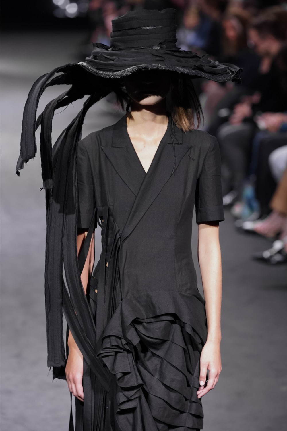 ヨウジヤマモト(Yohji Yamamoto) 2020年春夏ウィメンズコレクション  - 写真4