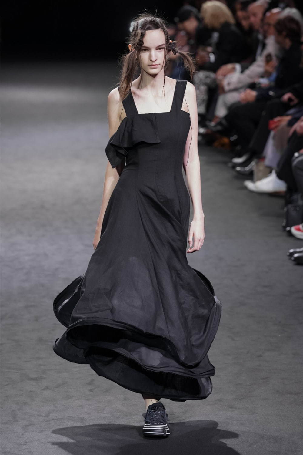 ヨウジヤマモト(Yohji Yamamoto) 2020年春夏ウィメンズコレクション  - 写真24