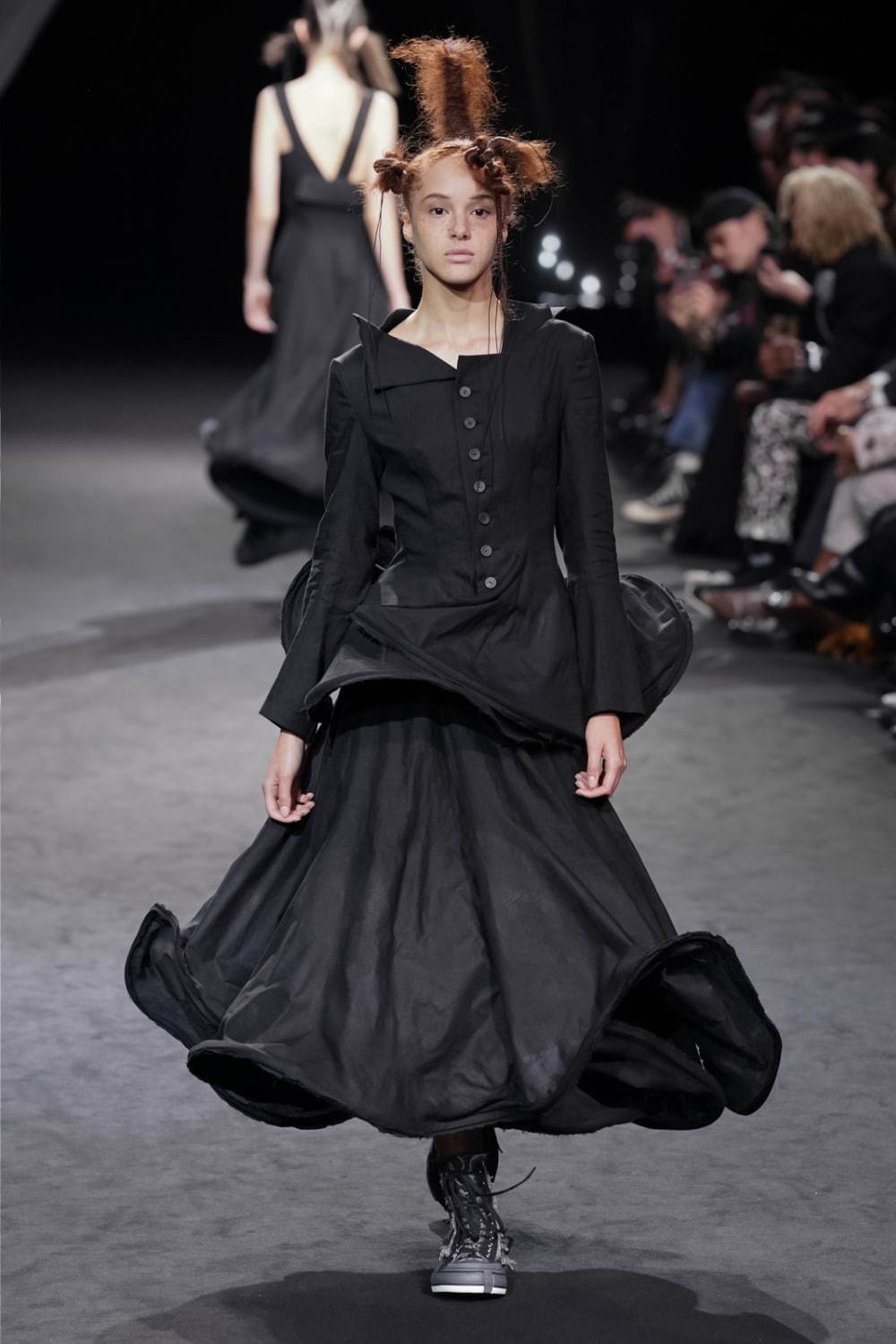 ヨウジヤマモト(Yohji Yamamoto) 2020年春夏ウィメンズコレクション  - 写真25