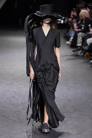 ヨウジヤマモト 2020年春夏ウィメンズコレクション - 漆黒の世界にエネルギッシュな色彩を投じて｜写真3