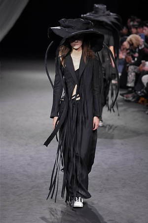 ヨウジヤマモト 2020年春夏ウィメンズコレクション - 漆黒の世界にエネルギッシュな色彩を投じて｜写真6