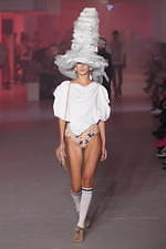 アンドレアス・クロンターラー フォー ヴィヴィアン・ウエストウッド 2020年春夏コレクション｜写真2