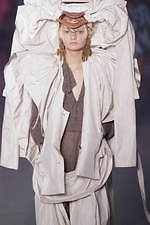 アンドレアス・クロンターラー フォー ヴィヴィアン・ウエストウッド 2020年春夏コレクション｜写真20