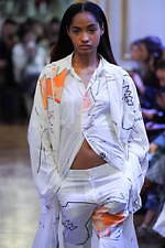 イーチ アザー 2020年春夏コレクション - 意外性をもたらすドローイング｜写真5