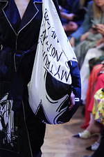 イーチ アザー 2020年春夏コレクション - 意外性をもたらすドローイング｜写真14