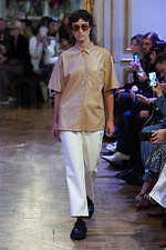 イーチ アザー 2020年春夏コレクション - 意外性をもたらすドローイング｜写真25