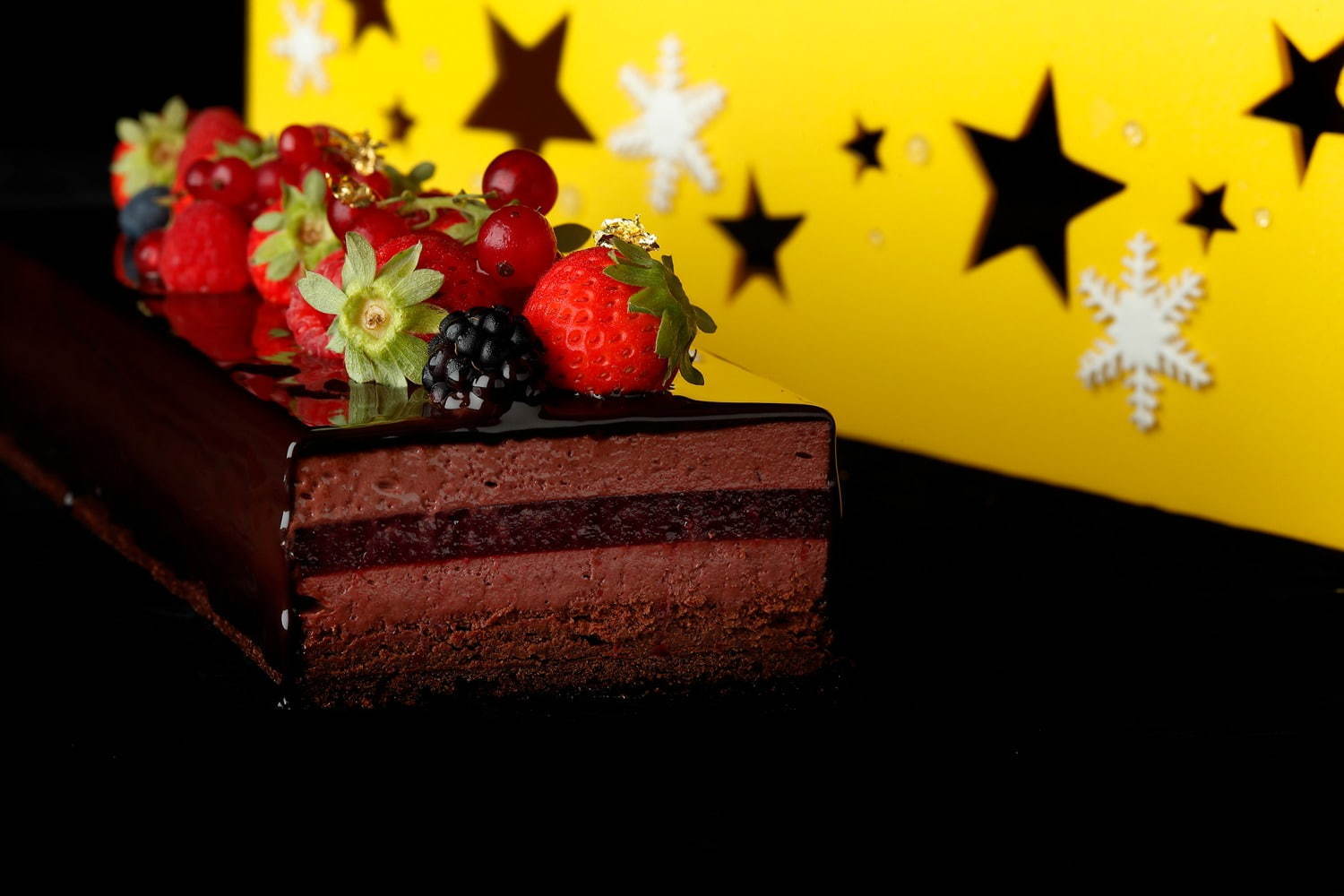 パレスホテル東京のクリスマス2019、高さ53cmベリー100粒を使った巨大ケーキなど｜写真5