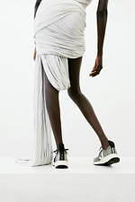 リック・オウエンス×ヴェジャのランニングスニーカー、プラスチックのリサイクル素材をニットアッパーに｜写真13