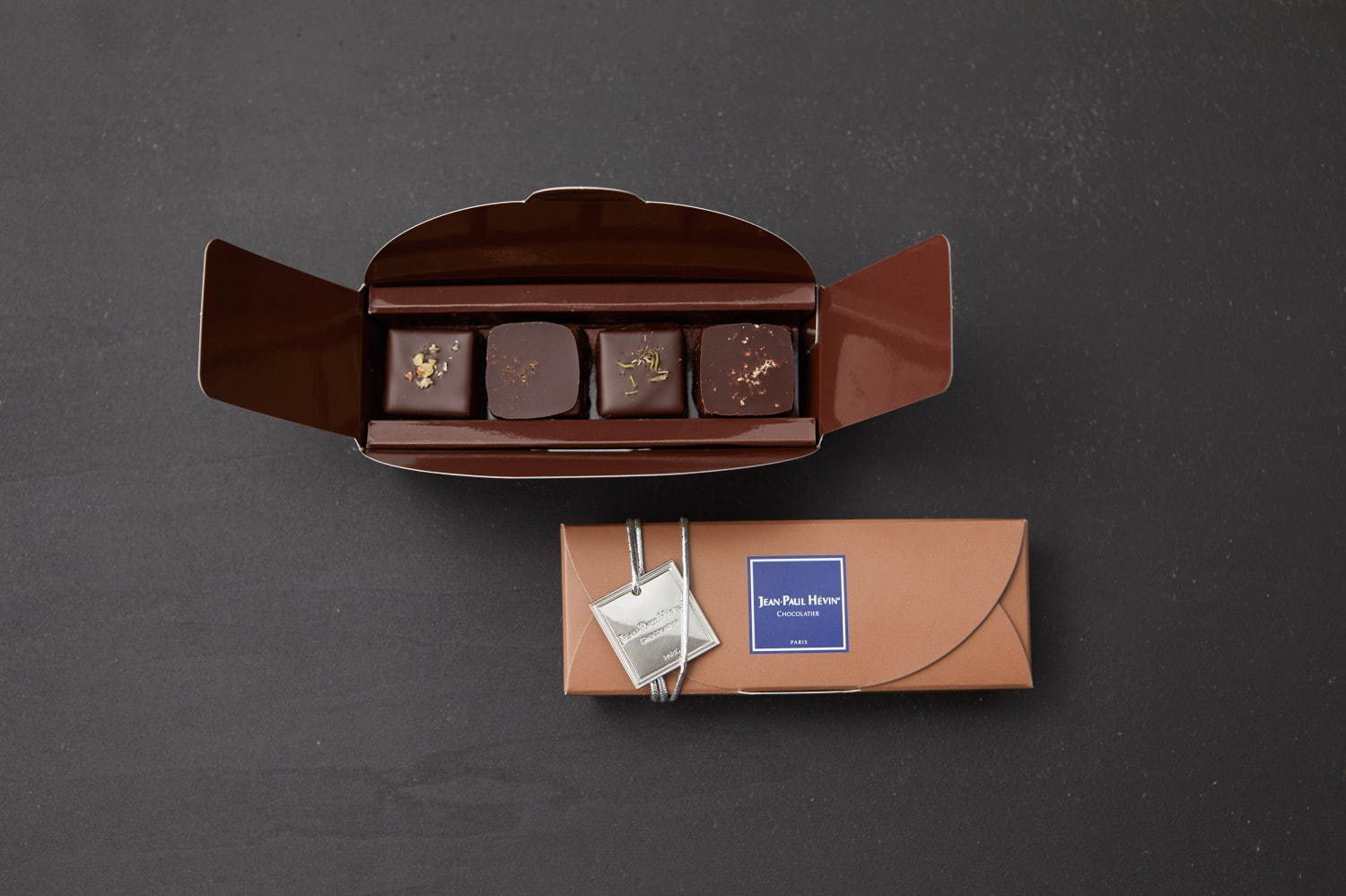 ジャン＝ポール・エヴァンのフロマージュ×チョコレート、青かびチーズ×クルミのボンボンショコラなど｜写真3