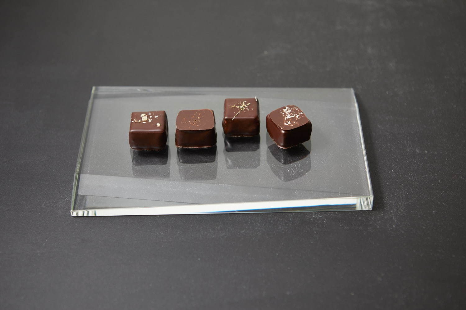 ジャン＝ポール・エヴァンのフロマージュ×チョコレート、青かびチーズ×クルミのボンボンショコラなど｜写真6