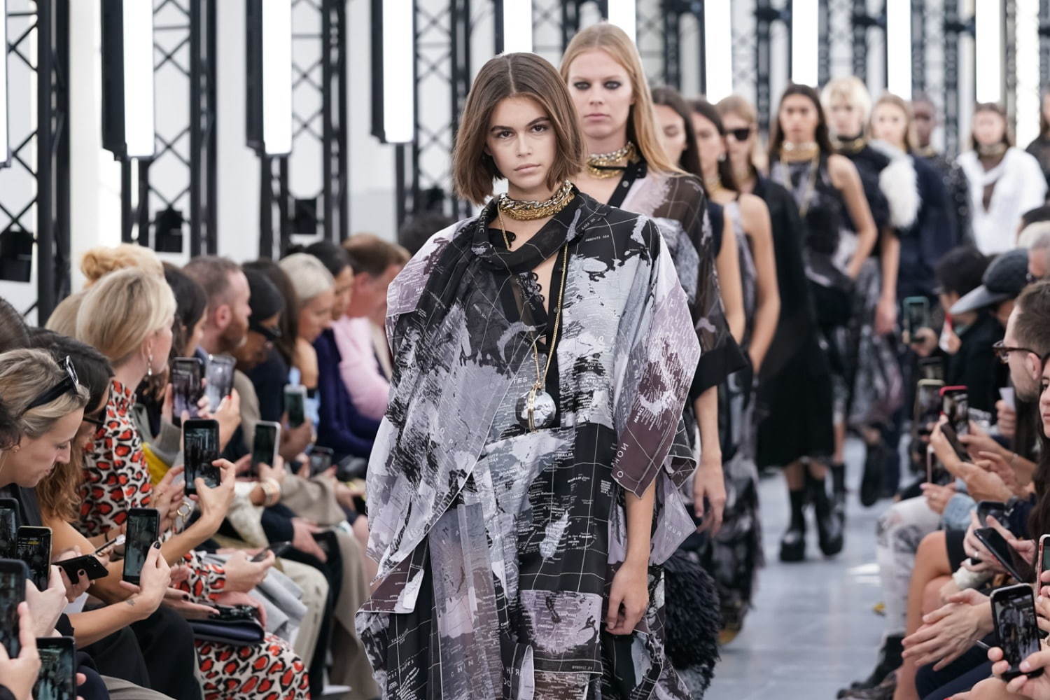 2020年春夏　sacai（サカイ）デニムジャケット＆スカート ワンピース 2020年春夏 sacai（サカイ）デニムジャケット＆スカート ワンピース