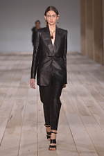 アレキサンダー・マックイーン 2020年春夏コレクション - 洋服と向き合う時間を見つめ直して｜写真2