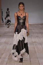 アレキサンダー・マックイーン 2020年春夏コレクション - 洋服と向き合う時間を見つめ直して｜写真7