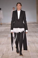 アレキサンダー・マックイーン 2020年春夏コレクション - 洋服と向き合う時間を見つめ直して｜写真18