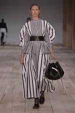 アレキサンダー・マックイーン 2020年春夏コレクション - 洋服と向き合う時間を見つめ直して｜写真20