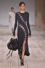 アレキサンダー・マックイーン 2020年春夏コレクション - 洋服と向き合う時間を見つめ直して｜写真23