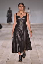 アレキサンダー・マックイーン 2020年春夏コレクション - 洋服と向き合う時間を見つめ直して｜写真25