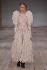 アレキサンダー・マックイーン 2020年春夏コレクション - 洋服と向き合う時間を見つめ直して｜写真33