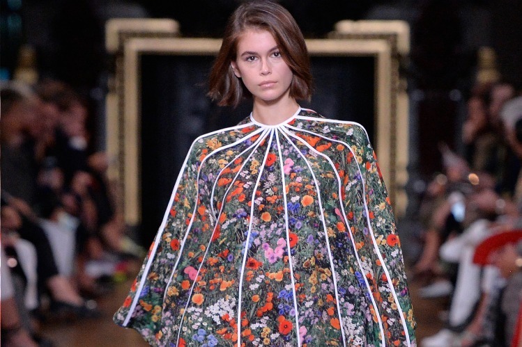 2020年春夏パリコレクション｜ステラ マッカートニー 2020年夏コレクション - エネルギーに満ち溢れた自由な女性