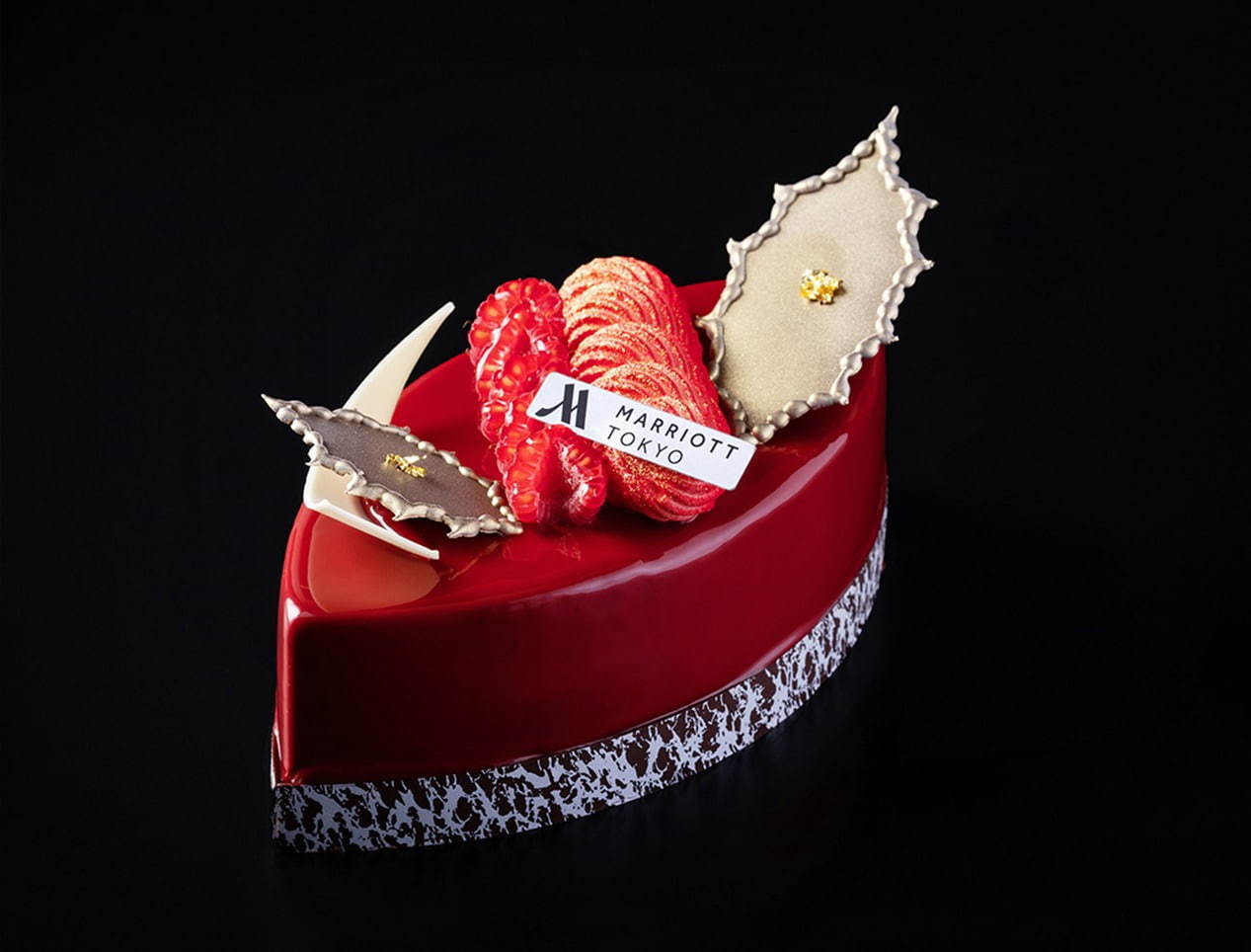 東京マリオットホテル“輝き”を纏うクリスマスケーキ、雪の欠片イメージの滑らかレアチーズケーキなど｜写真3