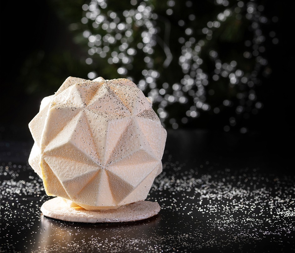 <東京マリオットホテル>雪の欠片イメージの滑らかレアチーズケーキなど