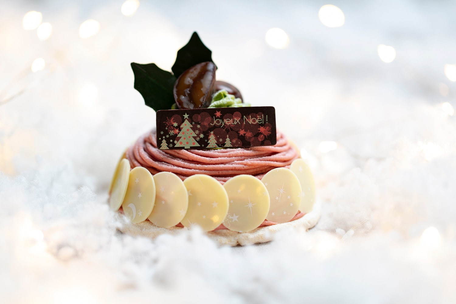 アンダーズ 東京のクリスマスケーキ、ルビーチョコレートのモンブランや“白雪”カラーのムースケーキ｜写真1