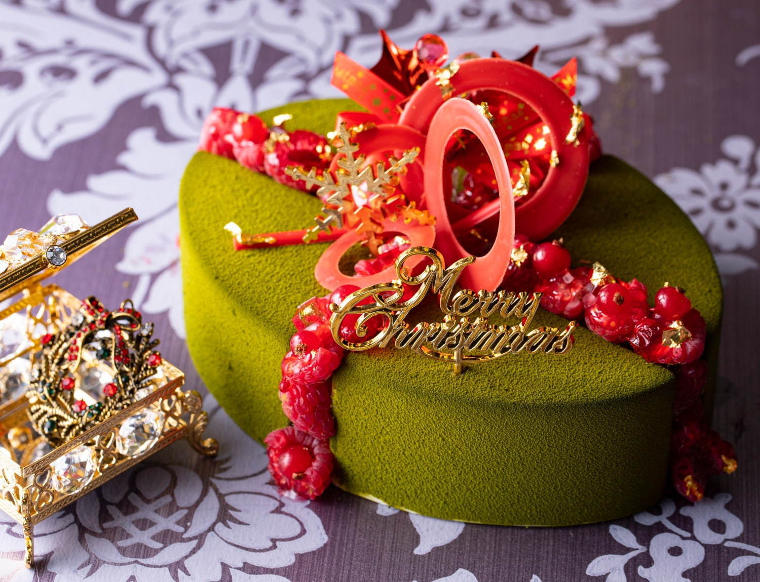 ヒルトン東京、“王冠や宝石”が着想の2019年クリスマスケーキ｜写真5
