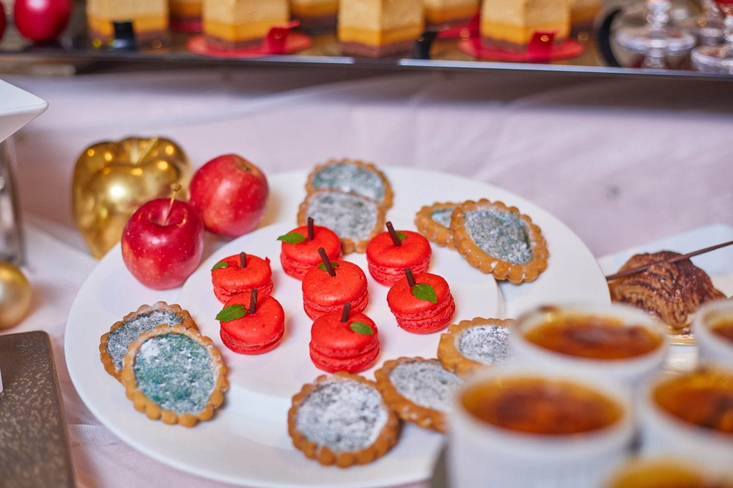 「白雪姫のクリスマスデザートブッフェ」新浦安で、“りんご”モチーフのタルト＆クリスマスケーキも｜写真4