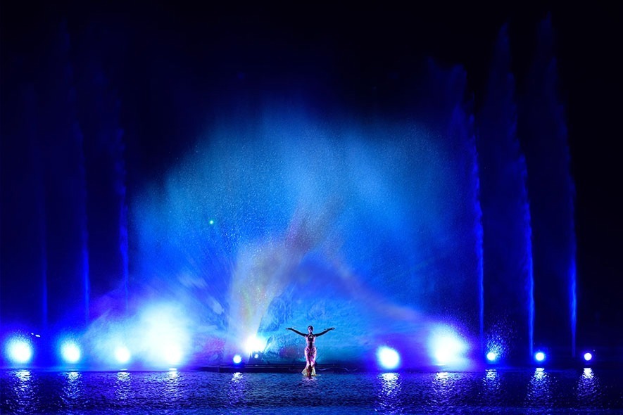 愛知・ラグーナテンボスのイルミネーション2019 - “冬の海”イメージの煌く白銀の世界など｜写真24