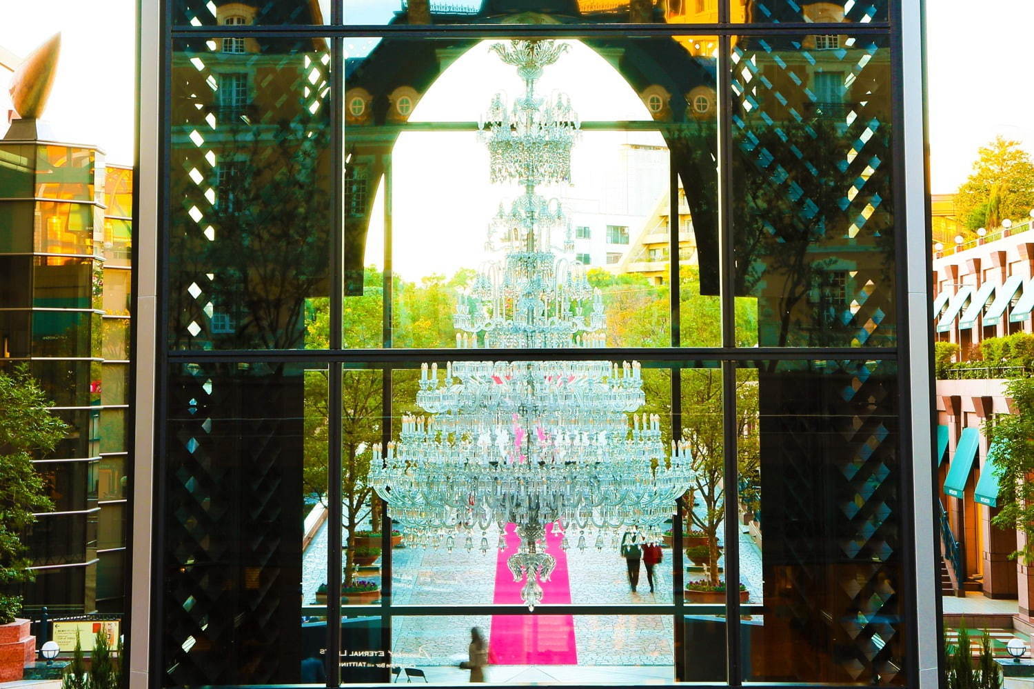 恵比寿ガーデンプレイスのイルミネーション2019、バカラ世界最大級シャンデリアやシャンパンバー｜写真2
