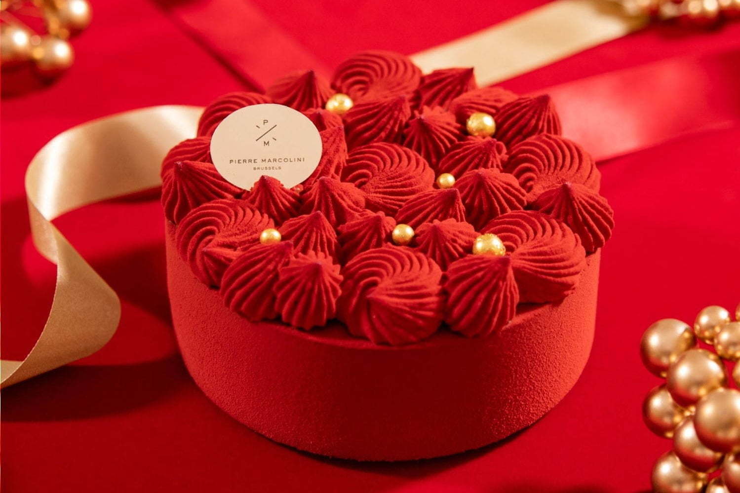 ピエール マルコリーニ 真っ赤な クリスマスケーキ ビターチョコレートムース キャラメル ファッションプレス