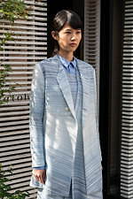 まとふ 2020年春夏コレクション、徳島に遺された“本物の藍色”をワードローブへ｜写真36