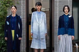 まとふ 2020年春夏コレクション、徳島に遺された“本物の藍色”をワードローブへ