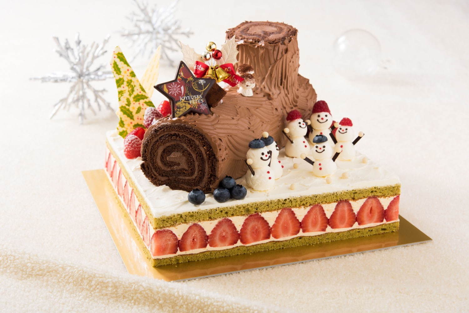 リーガロイヤルホテル東京のクリスマスケーキ2019、スノーマンファミリーを乗せた2層ケーキなど｜写真1