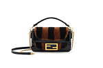 フェンディ(FENDI) バゲット｜写真1