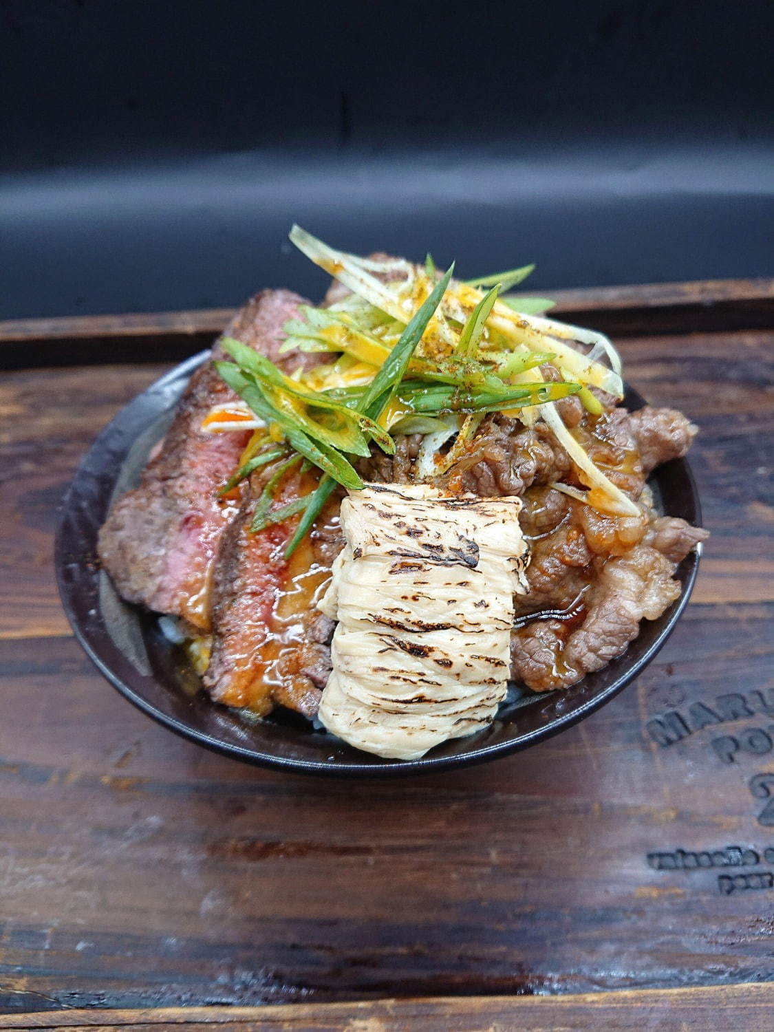 「全国ご当地どんぶり選手権」大阪で、ローストビーフ丼や寒ブリ漬け丼を"500円"で食べ比べ｜写真3