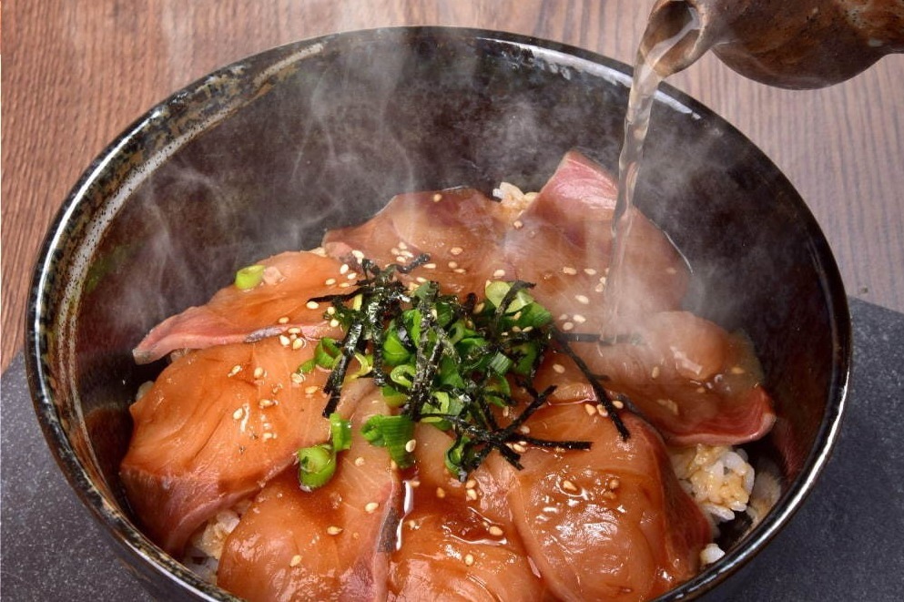 どんぶり｜「全国ご当地どんぶり選手権」大阪で、ローストビーフ丼や寒ブリ漬け丼を"500円"で食べ比べ