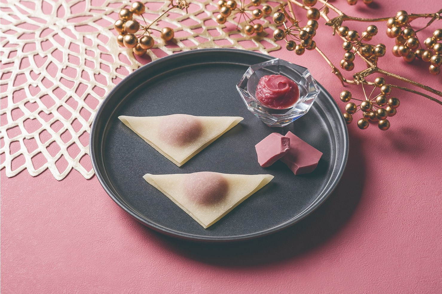 京都銘菓 おたべ から限定 ルビーショコラのおたべ 濃厚ルビーチョコレートガナッシュを生八つ橋に ファッションプレス 京都銘菓 おたべ から限定 ルビーショコラのおたべ 濃厚ルビーチョコレートガナッシュを生八つ橋に ファッションプレス