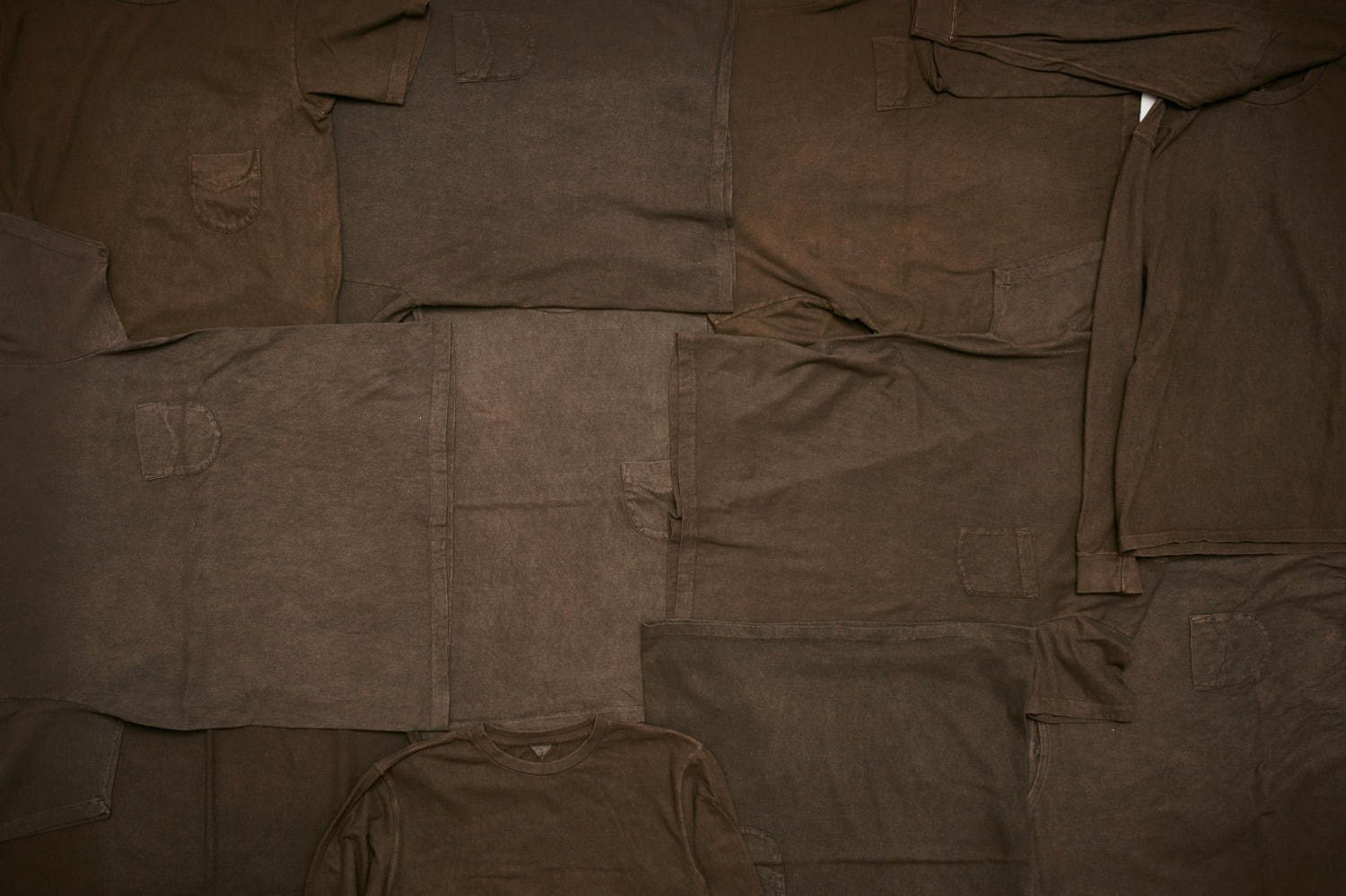 フィルメランジェ“泥染め”Tシャツやスウェットなど、ふっくらした肌触りの裏毛素材｜写真2