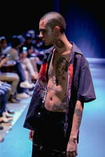 イルイット 2020年春夏コレクション - “花束”とヒップホップを着想源に、力強く｜写真24